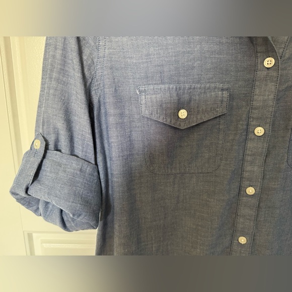 Women’s J. Crew Cotton Chambray Blue 1/2 Button-Down Shirt - Picture 5 of 6